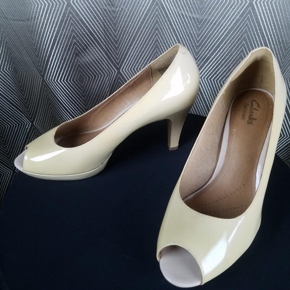 Clarks Shoes - Clark's Collection Open Toe Nude Shiny Leather